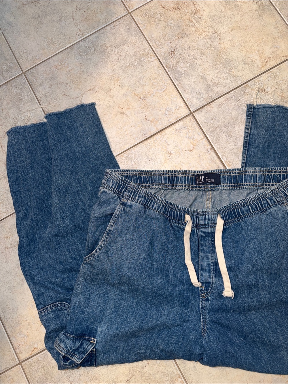 GAP womans’s Denim Relaxed Jeans in Medium Blue with Drawstring